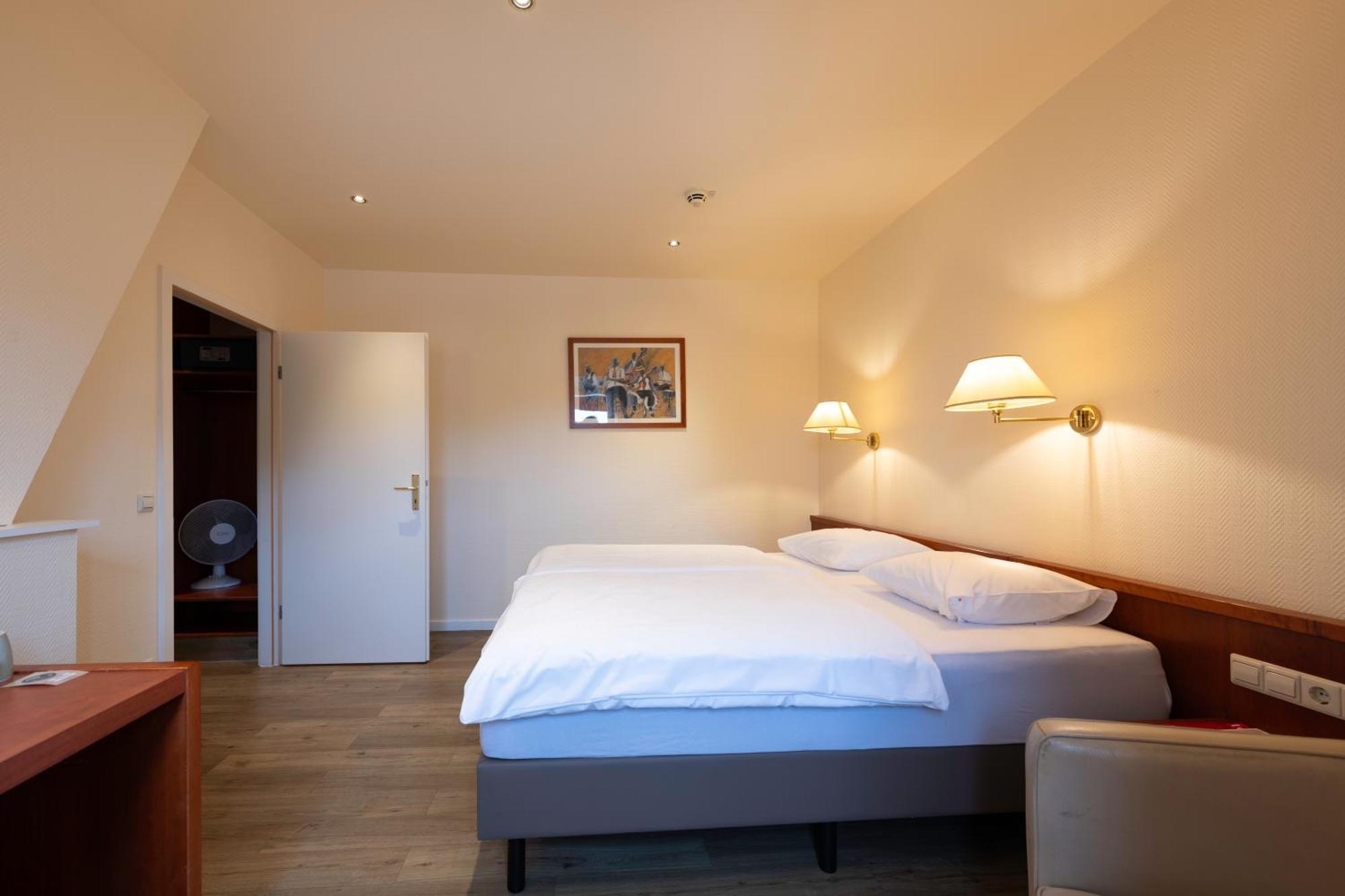 L'Hotel Et Restaurant Du Golf De Clervaux Eselborn ภายนอก รูปภาพ